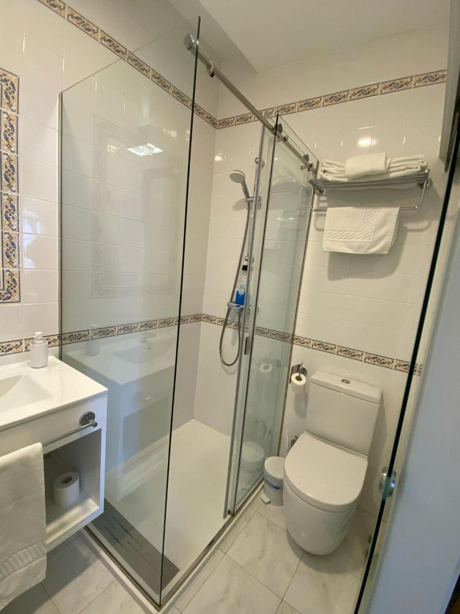 Enjoy Viana - Guest House เวียนา โด กัสเตโล ภายนอก รูปภาพ