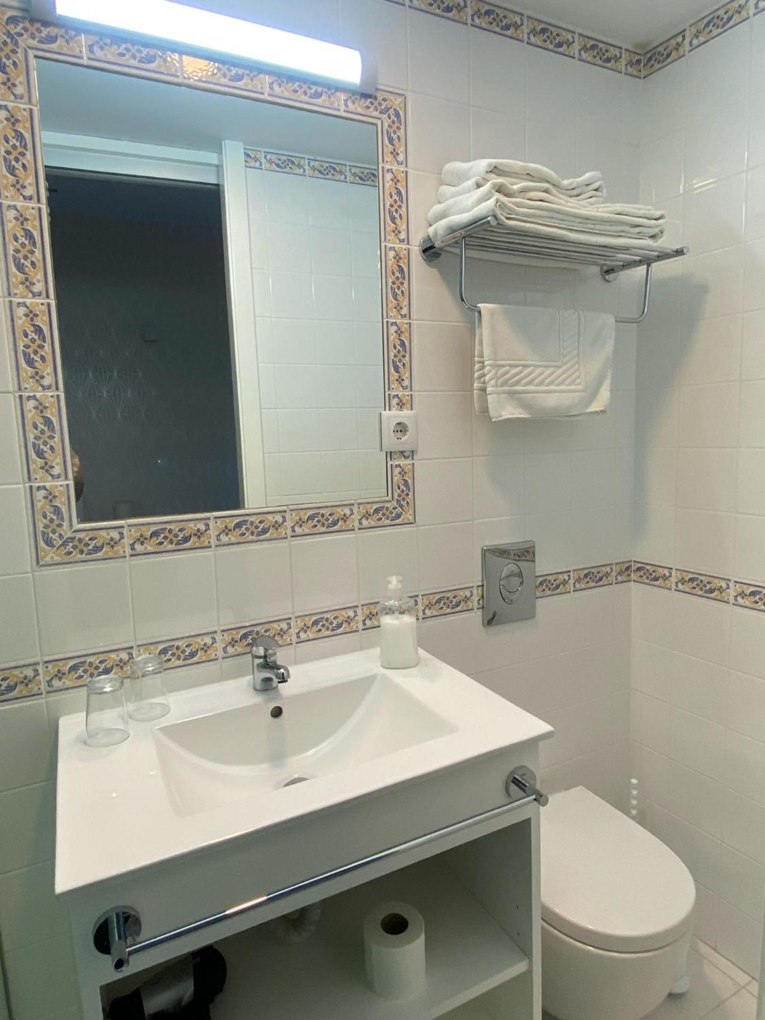Enjoy Viana - Guest House เวียนา โด กัสเตโล ภายนอก รูปภาพ