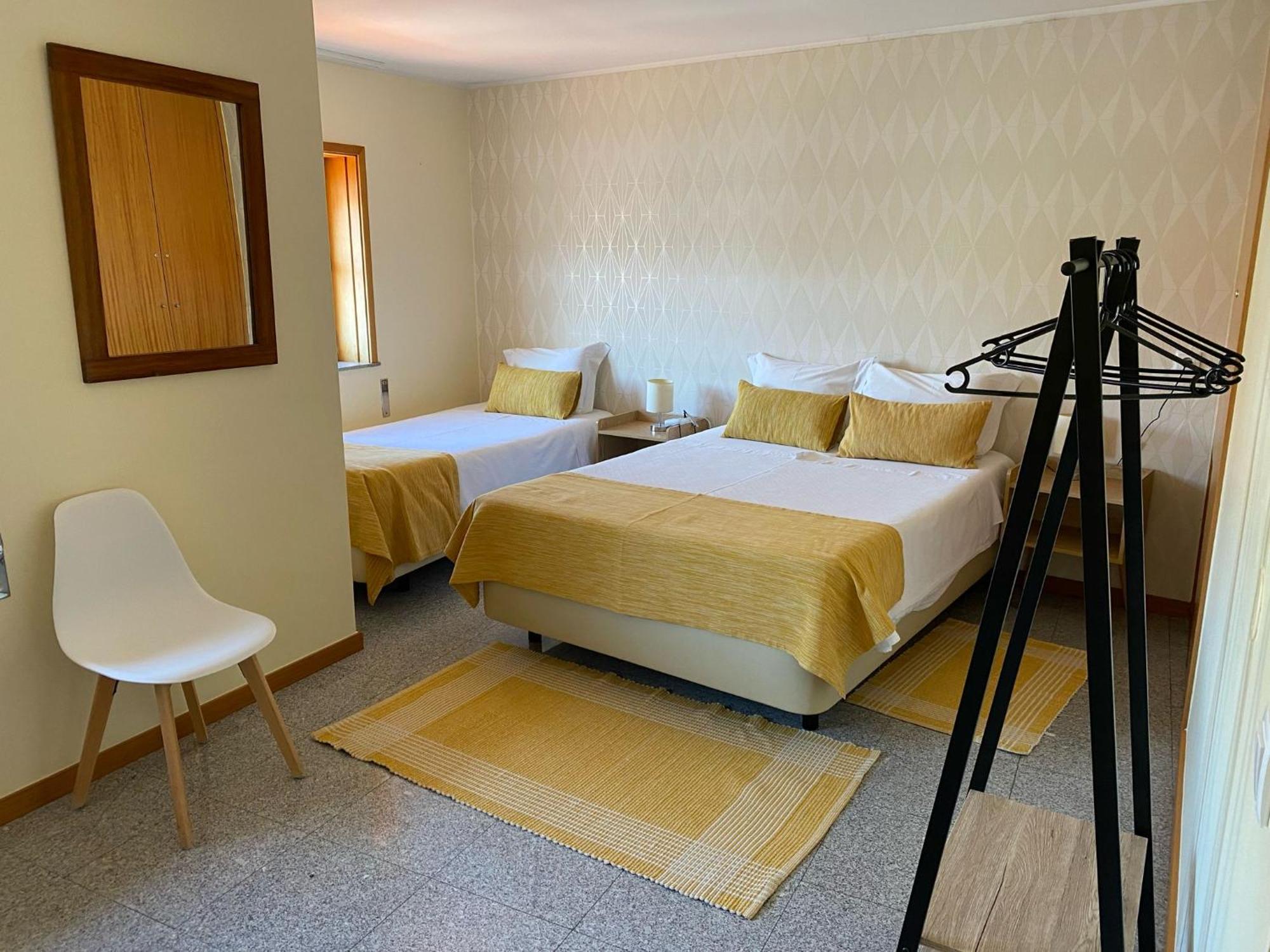 Enjoy Viana - Guest House เวียนา โด กัสเตโล ภายนอก รูปภาพ